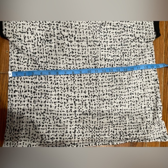 Calvin Klein Jeans Black and White Textured Blouse - Picture 5 of 11